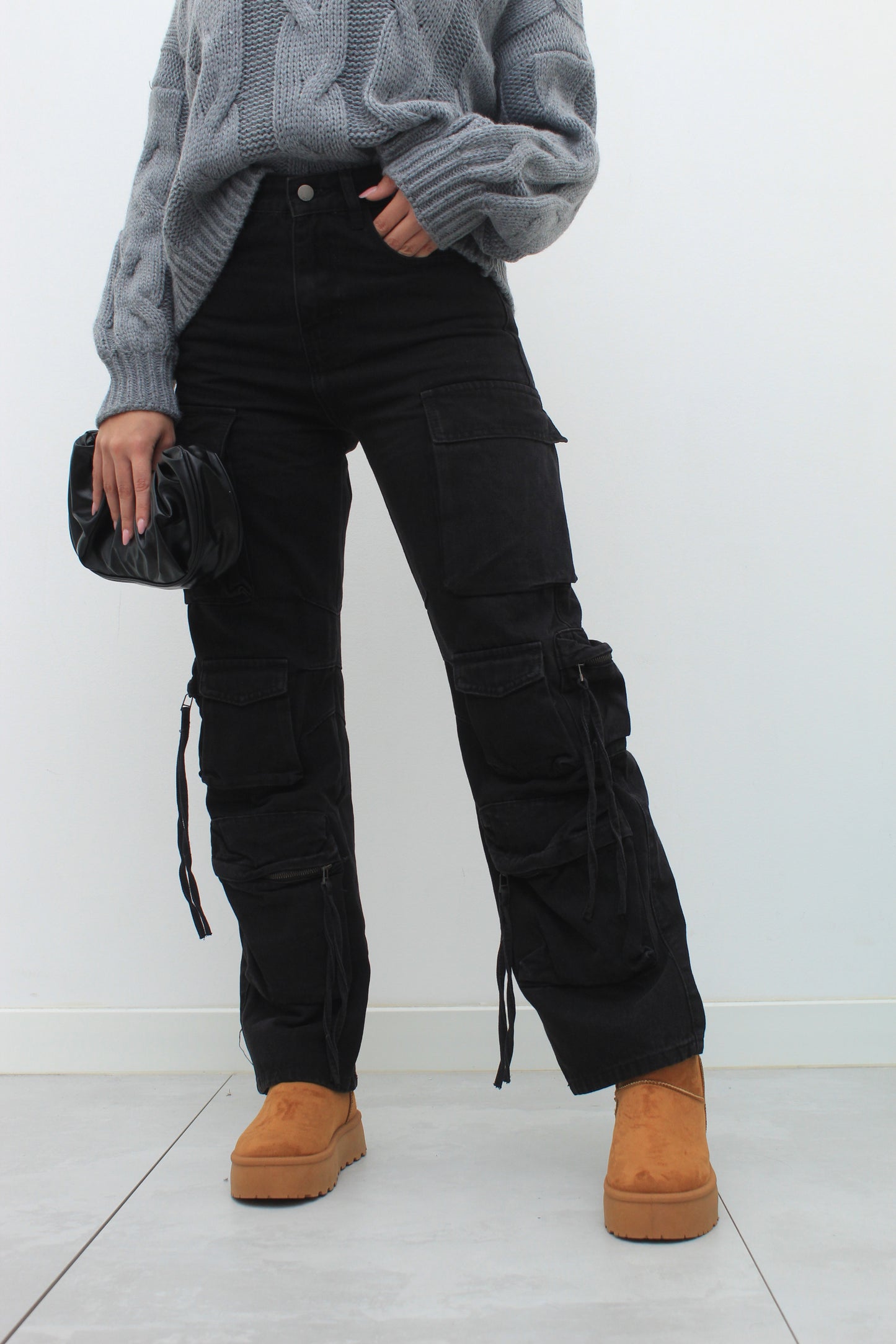 Jeans Cargo Black con laccetti