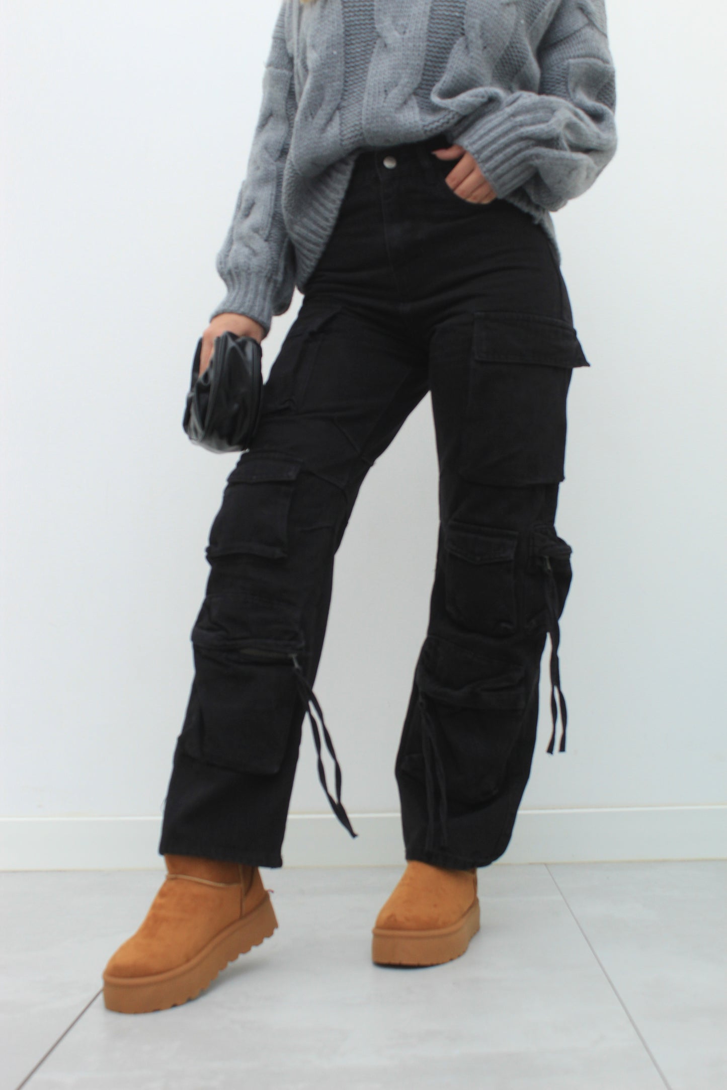 Jeans Cargo Black con laccetti