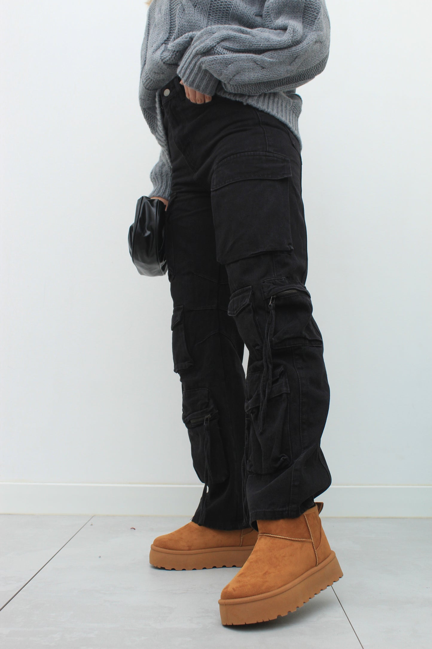 Jeans Cargo Black con laccetti